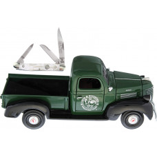 Scale Model Pick-up with Knife